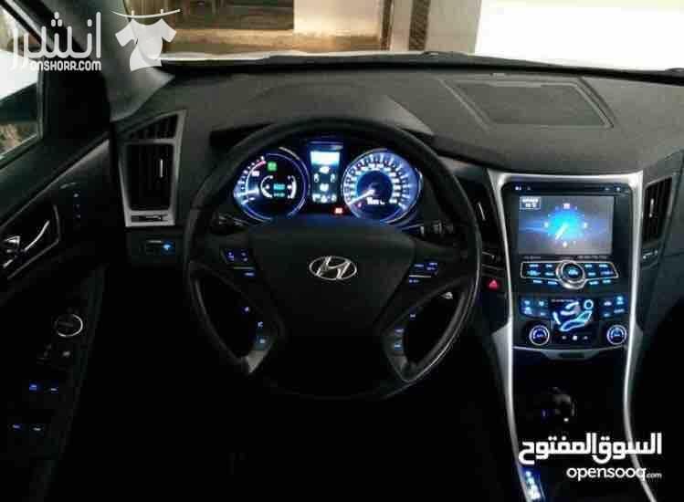 سوناتا كوري هايبريد 2012-من مالكها ماتور 2000 CC قوي و اقتصادي لون سلفر ميتاليك جنط 17 اصلي مميز فئة الرويال برستيج ( فل الفل) فرش جلد أسود كراسي امامية كهرباء ذاكرة كرسي عدد 2 كراس أمامية مدفية و...