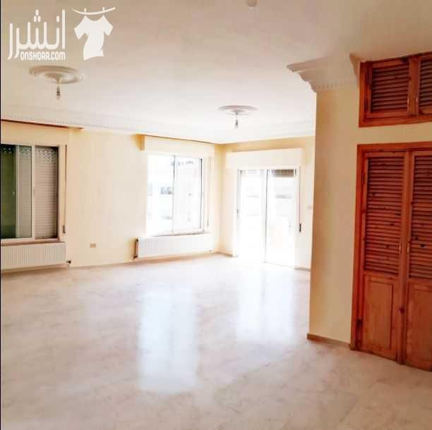 للايجار ط3
بالقرب من حلويات مشوار في "الدوار السابع"
مساحة 200
صالون حرف L مع سفرة / معيشه / مطبخ / 3نوم وحده ماستر/ 3حمامات / غرفة خادمه/ 2 برنده/كراج خاص/ مخزن خاص / مصعد / بويلر شيبايه...