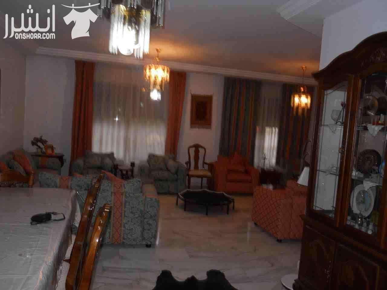 شقة فارغةللإيجار بحي الديار بحالة ممتازة: ٢ماستر ٢ غرفة مع حمام صالون وسفرة حرف ل مع حمام صالة معيشة بلكون مطبخ جاهز وتابع للشقة مستودع وكراج سيارة. Apartment for rent in Hay Al Diyar in excellent...