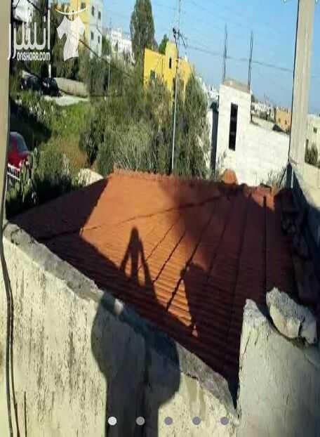 مطلوب....مطلوب ..... مشتري لشراء منزل مستقل على دونم ارض. مساحه 305 م عباره عن شقتين. مع بعض. للبيع المستعجل.في مادبا بالقرب من الجامعه الالمانيه.