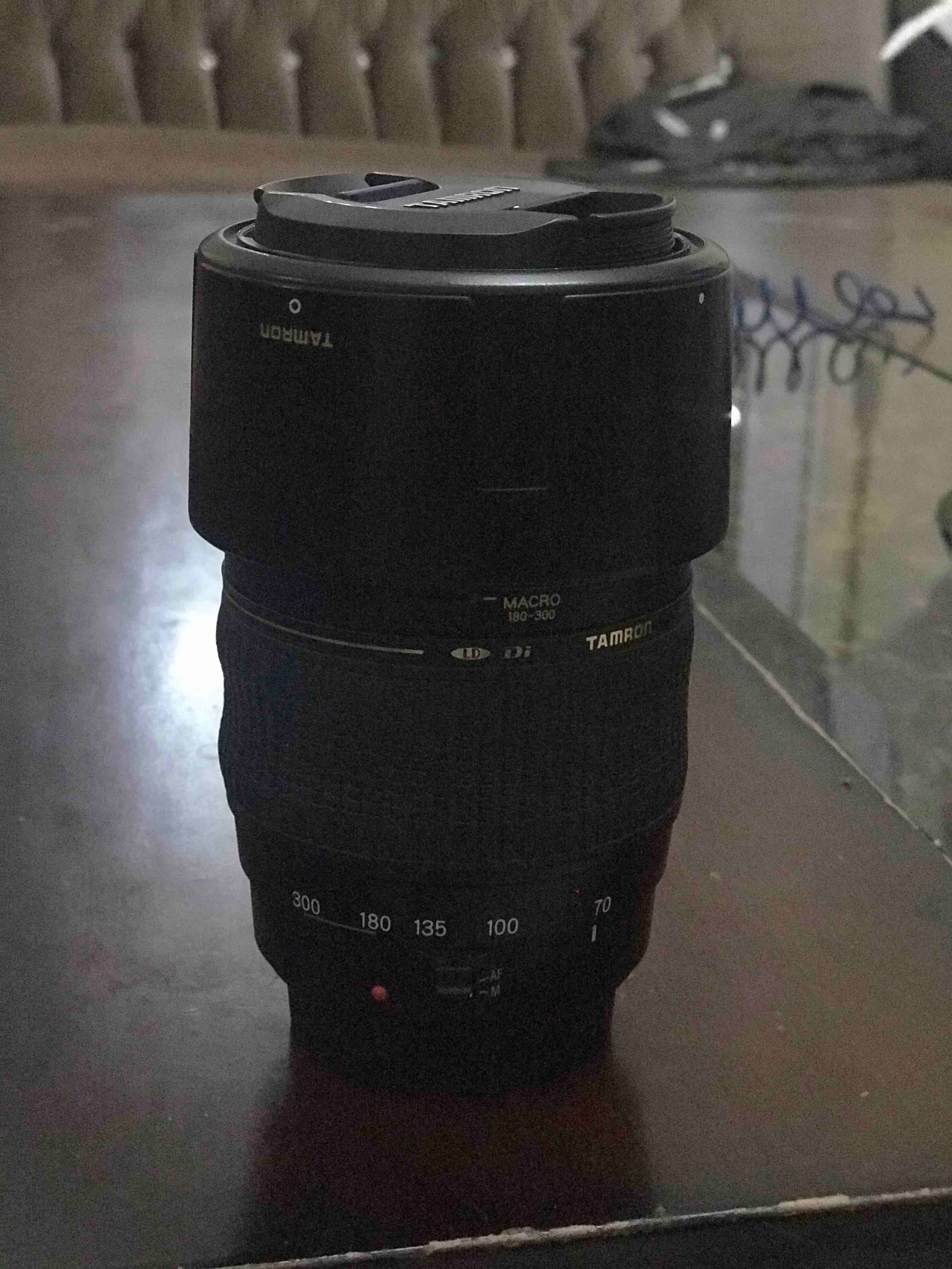 كانون d700 الكاميرا نظيفة جدااا.
كامل اغرضها معها ولا ناقصها شي... (مع الكرتونه)
عداد الشتر بحدود 9500
ميموري ١٦ سامسونج
كامل وصلاتها
عدسة 18-55
عدسة 70-300
ملاحظات العدسة 300 بحاجة الى تنظيف و تكل...