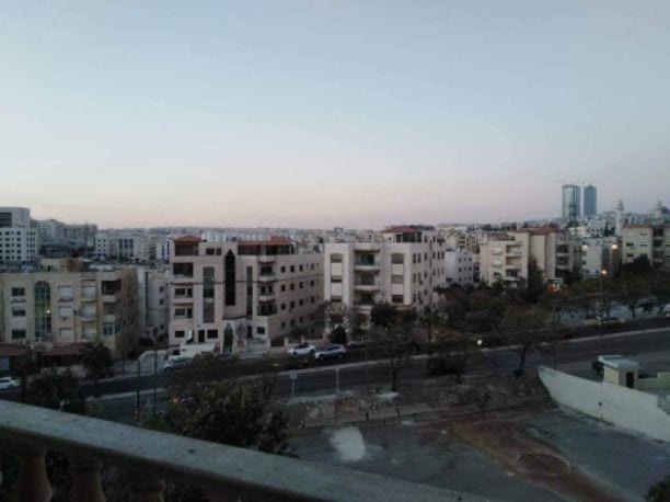 للبيع بداعي السفر
شقة للبيع في منطقة دير غبار بمساحة 156م على سند التسجيل ، مكونة من 3 غرف نوم واحدة ماستر صالة ، غرفة جلوس ، مطبخ ، 3 حمامات، برندة مطلة ، مصعد ، طابق أخير ، منطقة مخدومة والسعر مغ...
