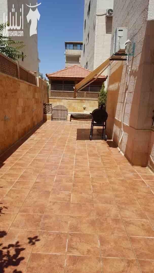 شبه ارضيه في ام اذينه خلف مطعم زاد الخير ١٥٠ م ١٥٠ م حديقه مفروشه بسعر مغري بداعي السفر ٠٧٩٦٦٠٠١٤٠