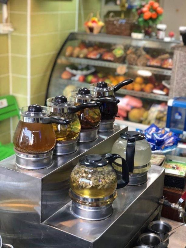 .معكم هنادي الطيب عندي كافتيريا بسيطه في طبربور بتعمل قهوة العميد على الرمل وأعشاب ع البخار ومشروبات ساخنة وعدس بيتي وذرة ع الرمل..واطيب العصائر الطبيعيه والكوكتيلات الافوكادو بالقشطه..واشهى سندويشات...