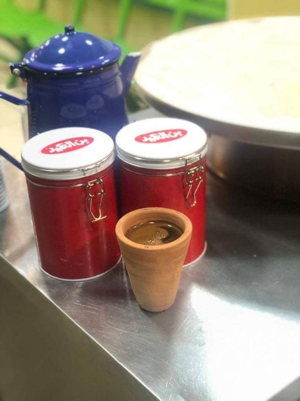 .معكم هنادي الطيب عندي كافتيريا بسيطه في طبربور بتعمل قهوة العميد على الرمل وأعشاب ع البخار ومشروبات ساخنة وعدس بيتي وذرة ع الرمل..واطيب العصائر الطبيعيه والكوكتيلات الافوكادو بالقشطه..واشهى سندويشات...