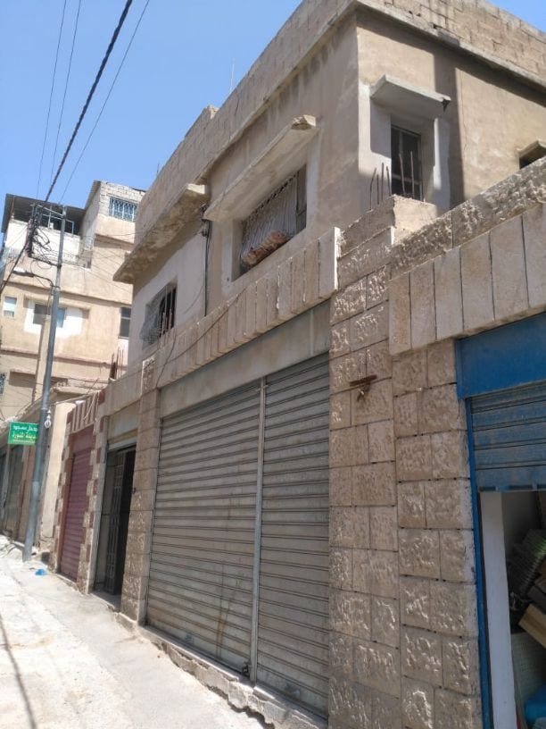 عمارة سكنية / تجارية للبيع في الزرقاء
شارع السعادة الحي التجاري دخلة البنك الاهلي منتصف السوق
العمارة مكونة من 3 شقق سكنية
شقة أرضية وشقتين على الطابق الاول
اربع مخازن
جميع الشقق السكنية مؤجرة بدخ...