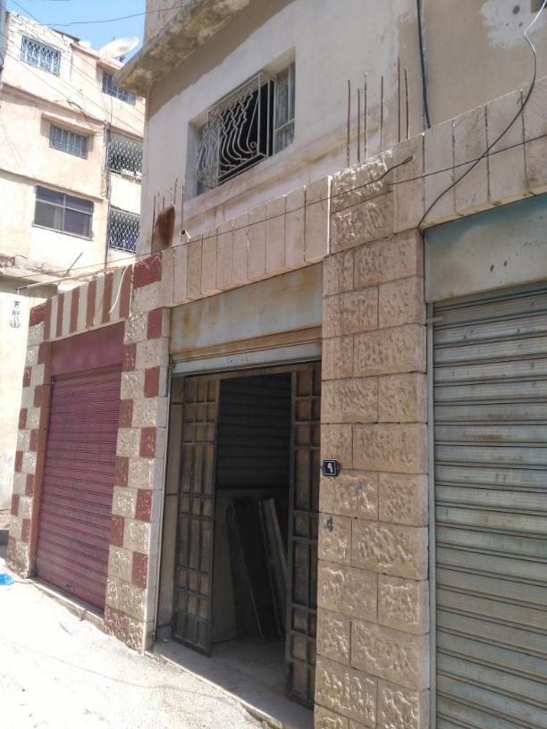 عمارة سكنية / تجارية للبيع في الزرقاء
شارع السعادة الحي التجاري دخلة البنك الاهلي منتصف السوق
العمارة مكونة من 3 شقق سكنية
شقة أرضية وشقتين على الطابق الاول
اربع مخازن
جميع الشقق السكنية مؤجرة بدخ...