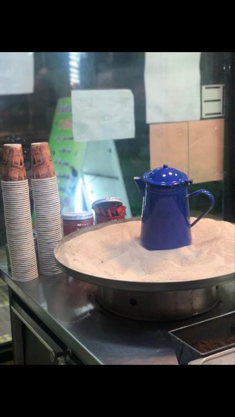 .معكم هنادي الطيب عندي كافتيريا بسيطه في طبربور بتعمل قهوة العميد على الرمل وأعشاب ع البخار ومشروبات ساخنة وعدس بيتي وذرة ع الرمل..واطيب العصائر الطبيعيه والكوكتيلات الافوكادو بالقشطه..واشهى سندويشات...