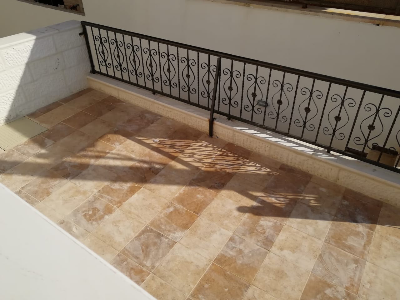 شقق ارضية مع ترس امامي وكراج خاص في شفا بدران((بالقرب من مسجد النهار)) ومن المالك مباشرة
مساحة 150 متر و 153 متر
حجر رويشد نخب اول
بلاط اسباني نخب اول
اطقم حمامات اوروبي معلقة
ابواب قشرة البلوط
ديكور...