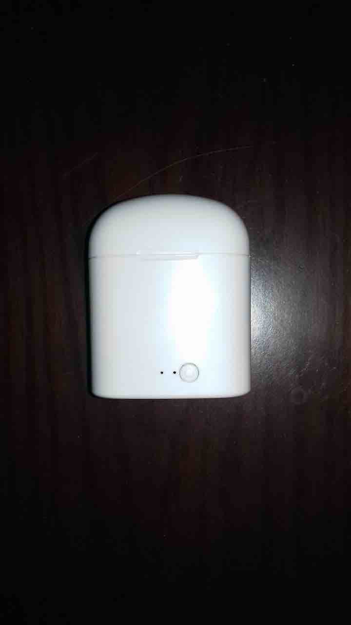 ايفون 7 للبيع
‎32 جيجا
لون اسود مطفي
كرتونته و كل اغراضه معه الا السماعة
معاه سماعة AirPods بلوتوث
معاه 6 كڤرات و لزقة ضد الكسر
الجهاز من جوا وكالة
بس في شوية شخطات عالفريم و عالشاشة (شخطات...