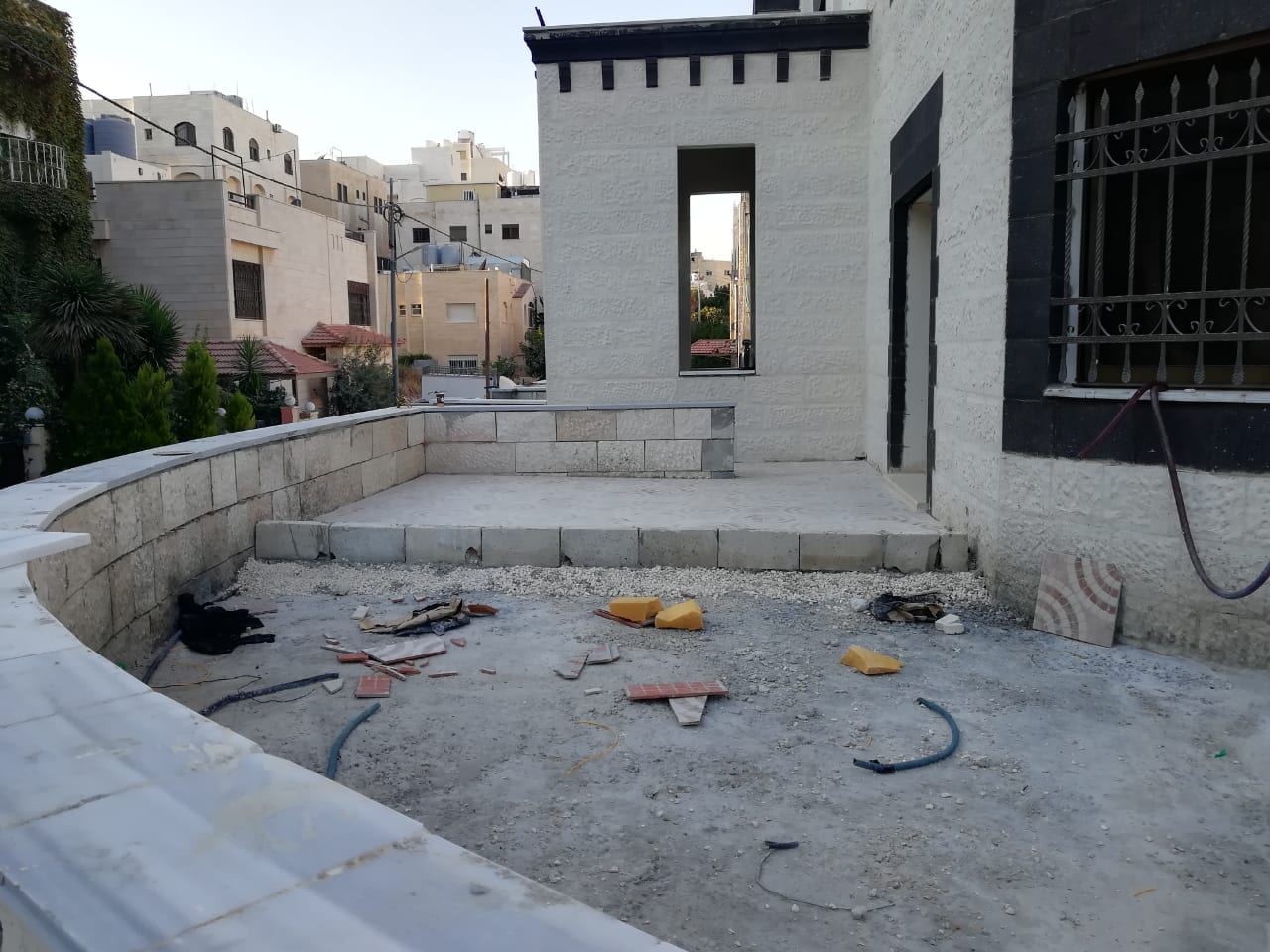 شقق ارضية فاخرة في ضاحية الرشيد((خلف الكلية العلمية الاسلامية)) ومن المالك مباشرة
مساحة 122-133م
مكونة من 3 نوم و3 حمامات وصالون ومعيشة ومطبخ وبلكونة
تشطيبات سوبر سوبر ديلوكس
والمزيد من المواصفات...