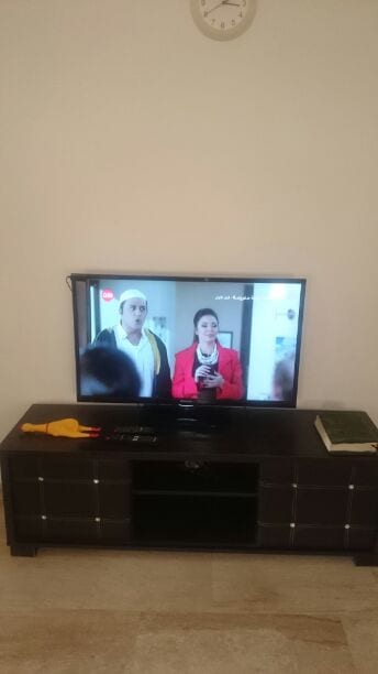 شقة مفروشة للاجار السنوي في منطقة الجبيهة بجانب اكاديمية الرواد قريبة من الجامعة التطبيقية والجامعة الاردنية 3 غرف نوم صالة وصالون وبرندة 3 حمامات موبايل 0795504131