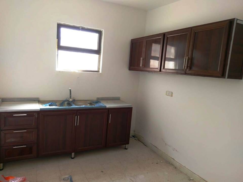 ? عمارة للبيع في أبو نصير غرب مستشفى الرشيد ✅ثلاثة طوابق ✅خمس شقق بإطلالة على جبال السلط وجرش وعجلون بالمواصفات التالية:
?السعر 310 ألف دينار أردني قابل للتفاوض. للاستفسار الاتصال أو واتساب: 009627...