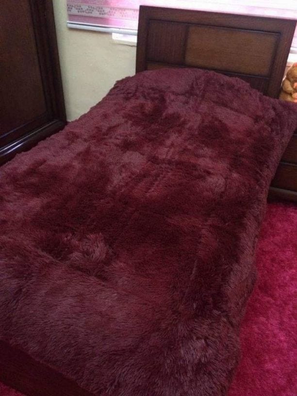 مسابل فرو ٧ قطع وجهين فرو محشي بولسترين تقيل وبدفي المجوز 27 والمفرد١٧ وفي توصيل لكل المملكة الأردنية ?