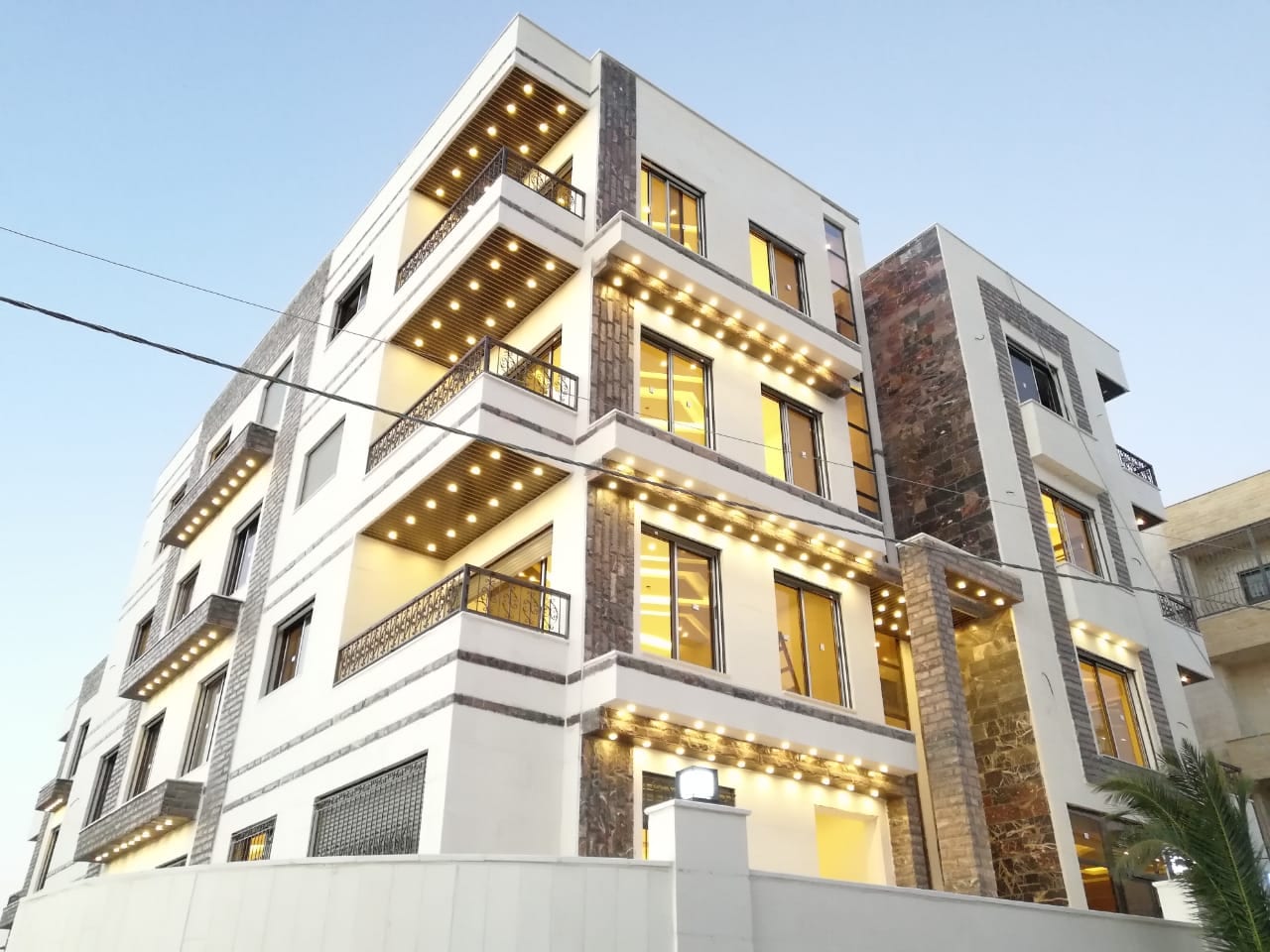 شقة العمر بموقع مميز وتشطيب فندقي في شفا بدران ومن المالك مباشرة 150م??
ذات تصميم معماري وحديث ???
??الاقساط(((((50% دفعة والاقساط على 30 شهر)))))??
???المواصفات الداخلية???
تتكون من 3 نوم ?️و3 حمام...