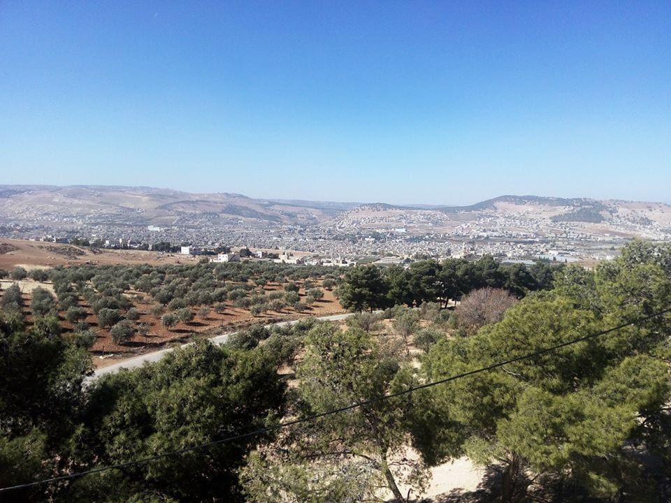 ? عمارة للبيع في أبو نصير غرب مستشفى الرشيد ✅ثلاثة طوابق ✅خمس شقق بإطلالة على جبال السلط وجرش وعجلون بالمواصفات التالية:
?السعر 310 ألف دينار أردني قابل للتفاوض. للاستفسار الاتصال أو واتساب: 009627...