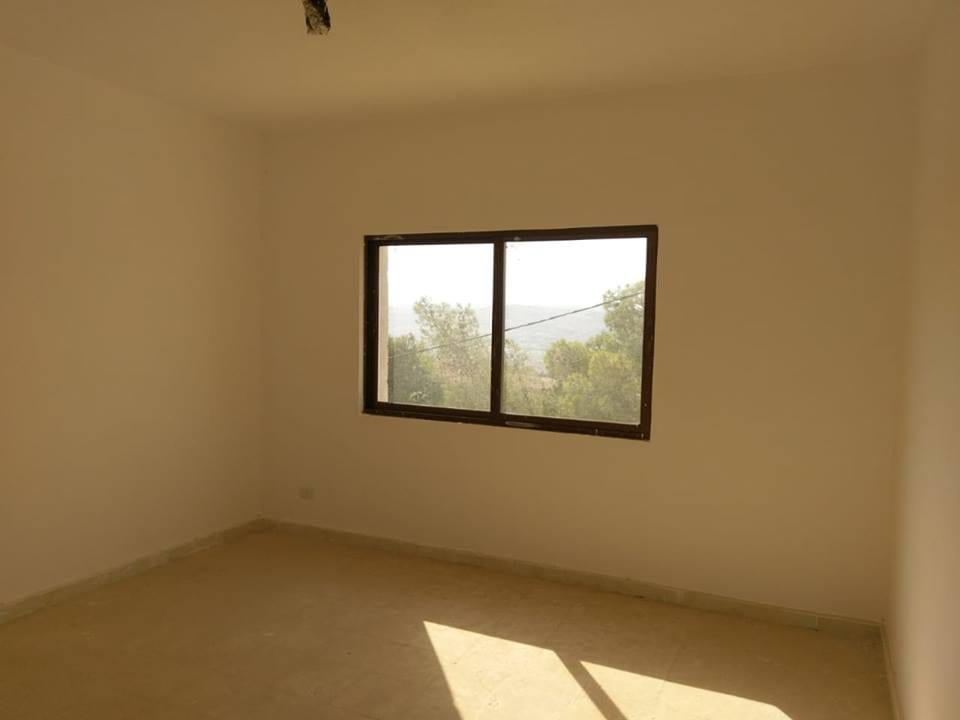 ? عمارة للبيع في أبو نصير غرب مستشفى الرشيد ✅ثلاثة طوابق ✅خمس شقق بإطلالة على جبال السلط وجرش وعجلون بالمواصفات التالية:
?السعر 310 ألف دينار أردني قابل للتفاوض. للاستفسار الاتصال أو واتساب: 009627...
