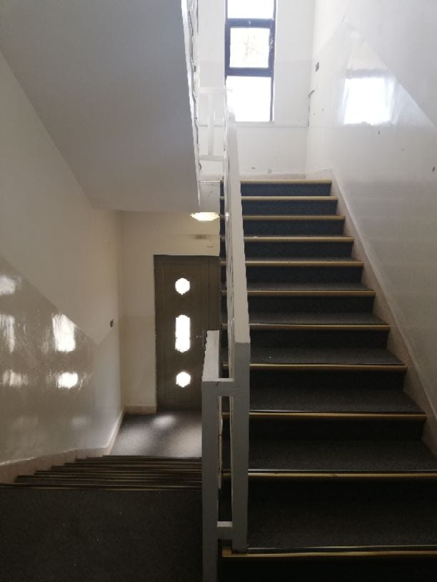 فيلا للبيع طريق المطار
فيلا للبيع مكونه من طابقين كل طابق 350 متر بركه سباحه تدفئه اباجورات حمايه
مساحه الارض ثلاث دونمات 750 متر
كراجات سيارات جلسات مميزه منطقه هادئه قرب الخدمات الموقع اراضي جنوب عم...