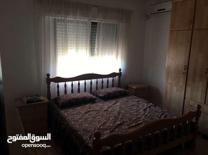 شقة مفروشة للايجار في شفا بدران مقابل الجامعة التطبيقية
غرفتين نوم / 1 ماستر ، مطبخ ، حمام مشترك ، صالة ، برندة
الشقة مكيفة ومؤثثة بالكامل ، كراج ، طابق ارضي ، حارس للعمارة
للاستفسار 07 9089 8665...