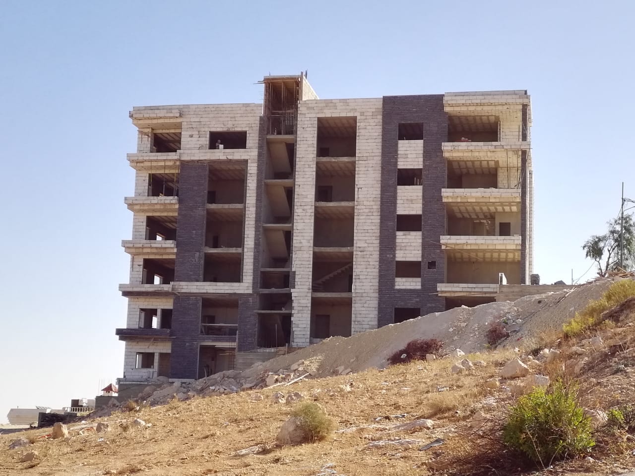شقق بكهرباء مجانية مدى الحياة وتشطيبات فندقية عالية ومن المالك مباشرة مساحة 205
الشقة قيد الانشاء تسلم 3-2019
تتكون من 4 نوم و4 حمامات وصالون ومعيشة ومطبخ وبلكونة
تشطيبات فندقية عالية
شقة كهرباء مج...