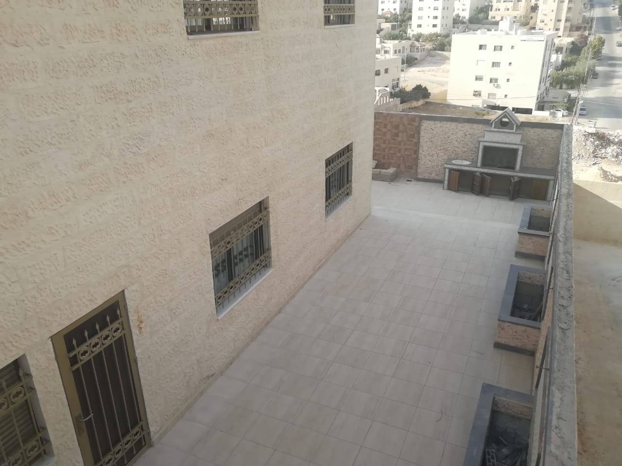 شقةفاخرة بتشطيب فندقي اقساط في شفا بدران ومن المالك مباشرة 150-175م
الاقساط(((((50% دفعة والاقساط على 36 شهر)))))
تتكون من 3 نوم و3 حمامات وصالون ومعيشة ومطبخ وبلكونة
حجر نخب اول
زجاج دبل ومقطع خاص...