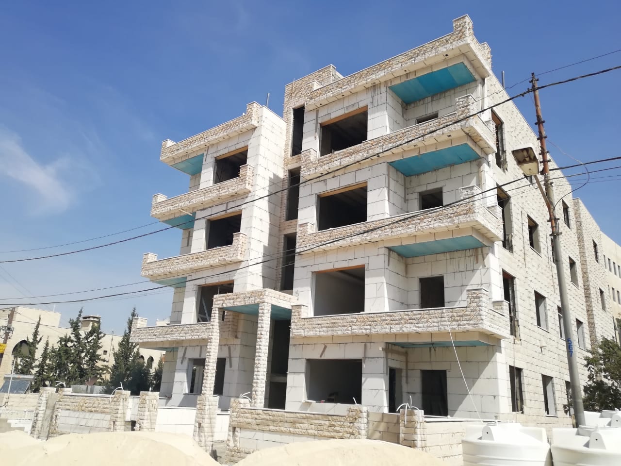 شقة فاخرة وبأجمل مناطق عرجان((بالقرب من فندق النجوم)) ومن المالك مباشرة ??
مساحة 120-140-200م???
منطقة مميزة-هادئة-قريبة من الخدمات ???
مكونة من 3 نوم?️ و 3حمامات وصالون? ومعيشة ?️ومطبخ ?وبلكونة ?
تشط...
