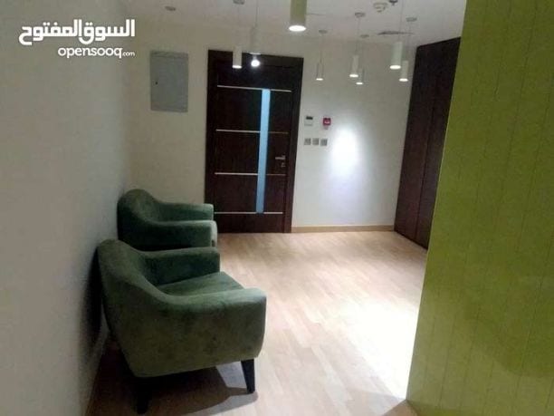 مكتب تجاري للبيع
مكتب تجاري مساحة 170 تشطيبات هايبر ديلوكس , ارضيات باركيه مطبخ راكب وحمامات عدد 2 تكييف مركزي مقسم الى مكتب مدير , مكتب اجتماعات , صالة كبيرة لمكاتب الموظفين بالإضافة الى مكتب استقبا...