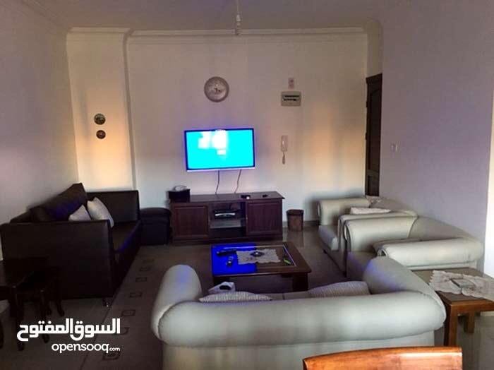 شقة مفروشة للايجار في شفا بدران مقابل الجامعة التطبيقية
غرفتين نوم / 1 ماستر ، مطبخ ، حمام مشترك ، صالة ، برندة
الشقة مكيفة ومؤثثة بالكامل ، كراج ، طابق ارضي ، حارس للعمارة
للاستفسار 07 9089 8665...