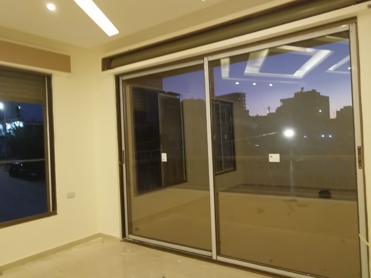 شقة العمر بموقع مميز وتشطيب فندقي في شفا بدران ومن المالك مباشرة 150م??
ذات تصميم معماري وحديث ???
??الاقساط(((((50% دفعة والاقساط على 30 شهر)))))??
???المواصفات الداخلية???
تتكون من 3 نوم و3 حماما...