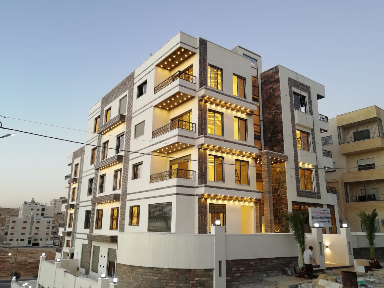 شقةفاخرة بتشطيب فندقي اقساط في شفا بدران((بالقرب من جامعة العلوم التطبيقية))
ومن المالك مباشرة 150م
الاقساط(((((50% دفعة والاقساط على 30 شهر)))))
تتكون من 3 نوم و3 حمامات وصالون ومعيشة ومطبخ وبلكونة...