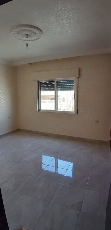 البيادر موقع رائع سكنى استثمارى شقة للبيع من المالك مباشرة طابق ثانى 80م مع مصعد 2نوم 2حمام صالون مطبخ راكب كراج دهانات تطبيع سوبر ديلوكس بناء 3سنوات بحالة الجديد للبيع من المالك مباشرة بسعر 39ألف نه...