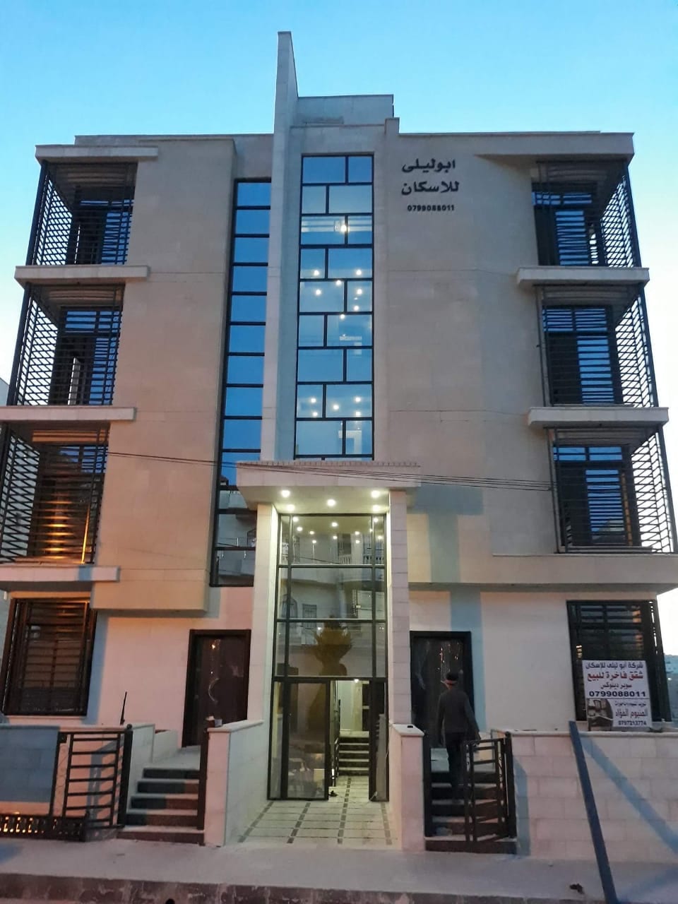 شقة فاخرة للبيع بالاقساط من المالك مباشره في عرجان الطابق الاول مساحه 170 متر
مقابل كلية الرياضه-بالقرب من فندق النجوم
((((اقساط 50%دفعة اولى الباقي ع ثلاث سنوات)))
تتكون من 3 نوم+3حمامات+صالون+مطبخ...