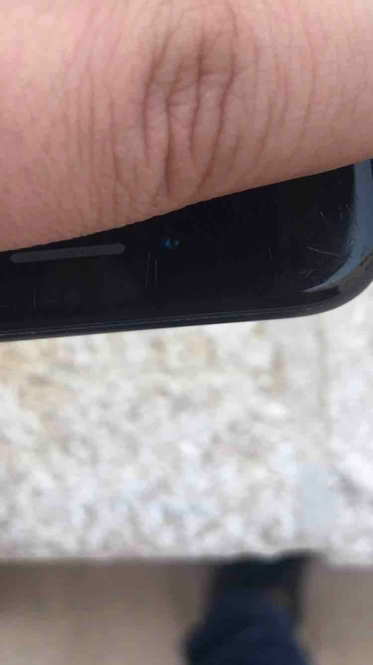 ايفون 7 للبيع
‎32 جيجا
لون اسود مطفي
كرتونته و كل اغراضه معه الا السماعة
معاه سماعة AirPods بلوتوث
معاه 6 كڤرات و لزقة ضد الكسر
الجهاز من جوا وكالة
بس في شوية شخطات عالفريم و عالشاشة (شخطات...