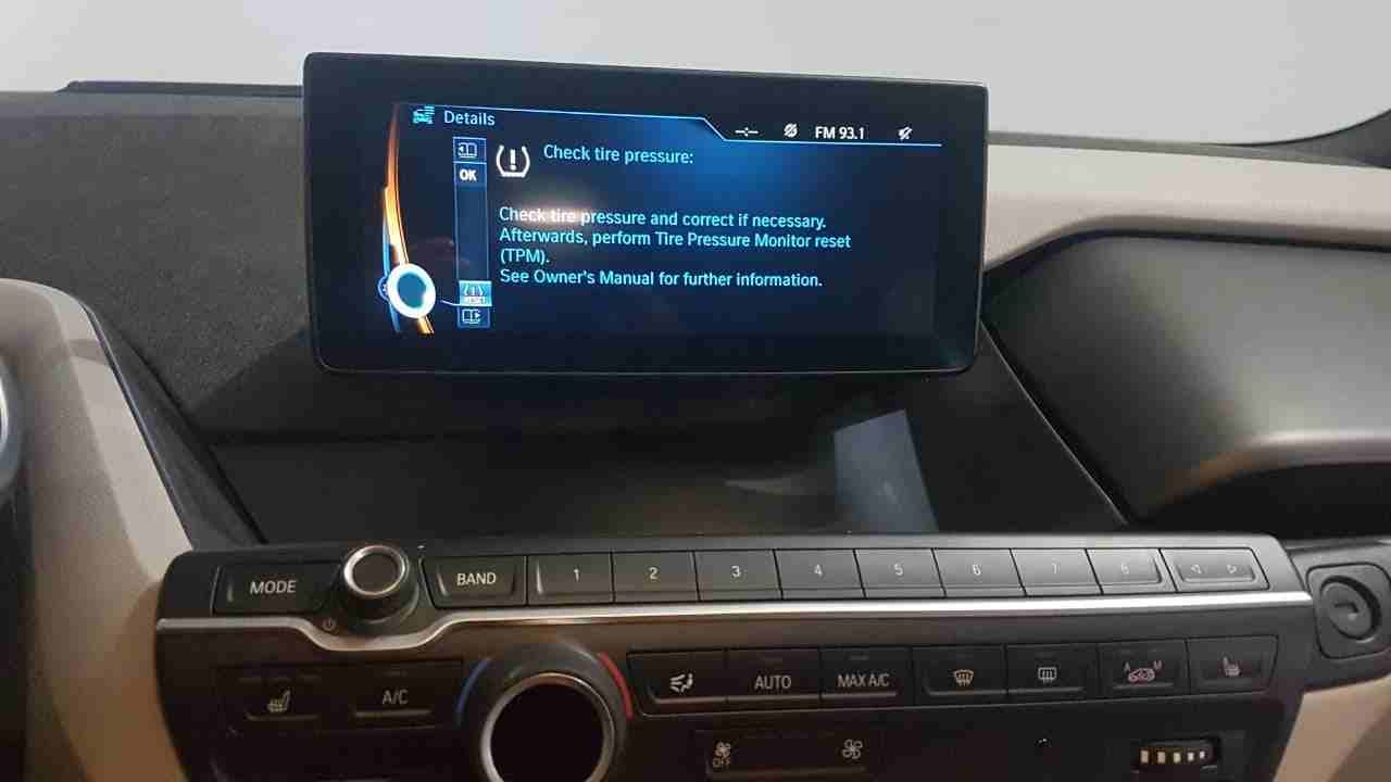 BMW i3 REX 2015
لا تنسَ أنك شاهدت هذا الإعلان في عنكبوت
من وكالة BMW
تقطع مسافه 170 كيلو بشحنه...