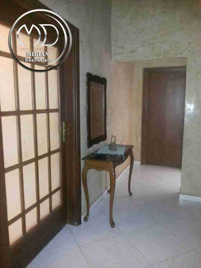 فيلا فارغه للبيع الامير راشد قرب دوار البريد مساحه 430م مع ترس وحديقه 300 م .
لا تنسَ أنك شاهدت هذا الإعلان في عنكبوت...