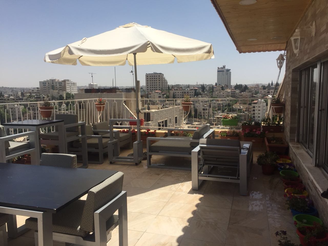 Roof /Penthouse for rent in Weibdeh / اللويبده/ الويبده
لا تنسَ أنك شاهدت هذا الإعلان في عنكبوت...