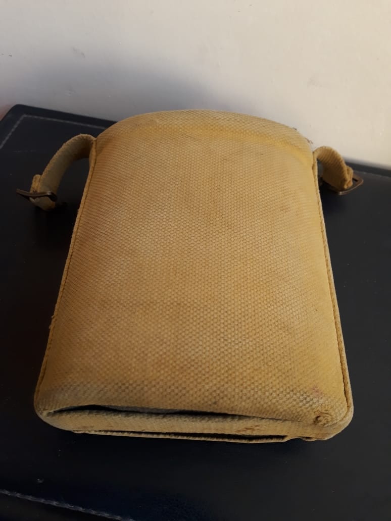 مطرة انجليزية قديمة جدا من الحرب العالمية الثانية عمرها فوق ال 70 سنة
لا تنسَ أنك شاهدت هذا الإعلان في عنكبوت...