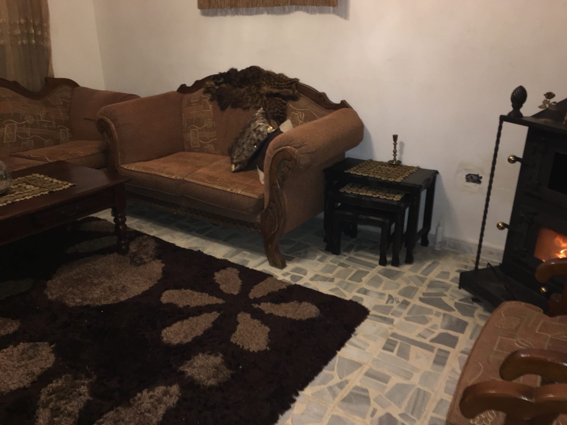 طقم كنب خشب زان وسويد بحالة ممتازه للبيع 9 مقاعد بسعر مغري 200دينار
لا تنسَ أنك شاهدت هذا الإعلان في عنكبوت...