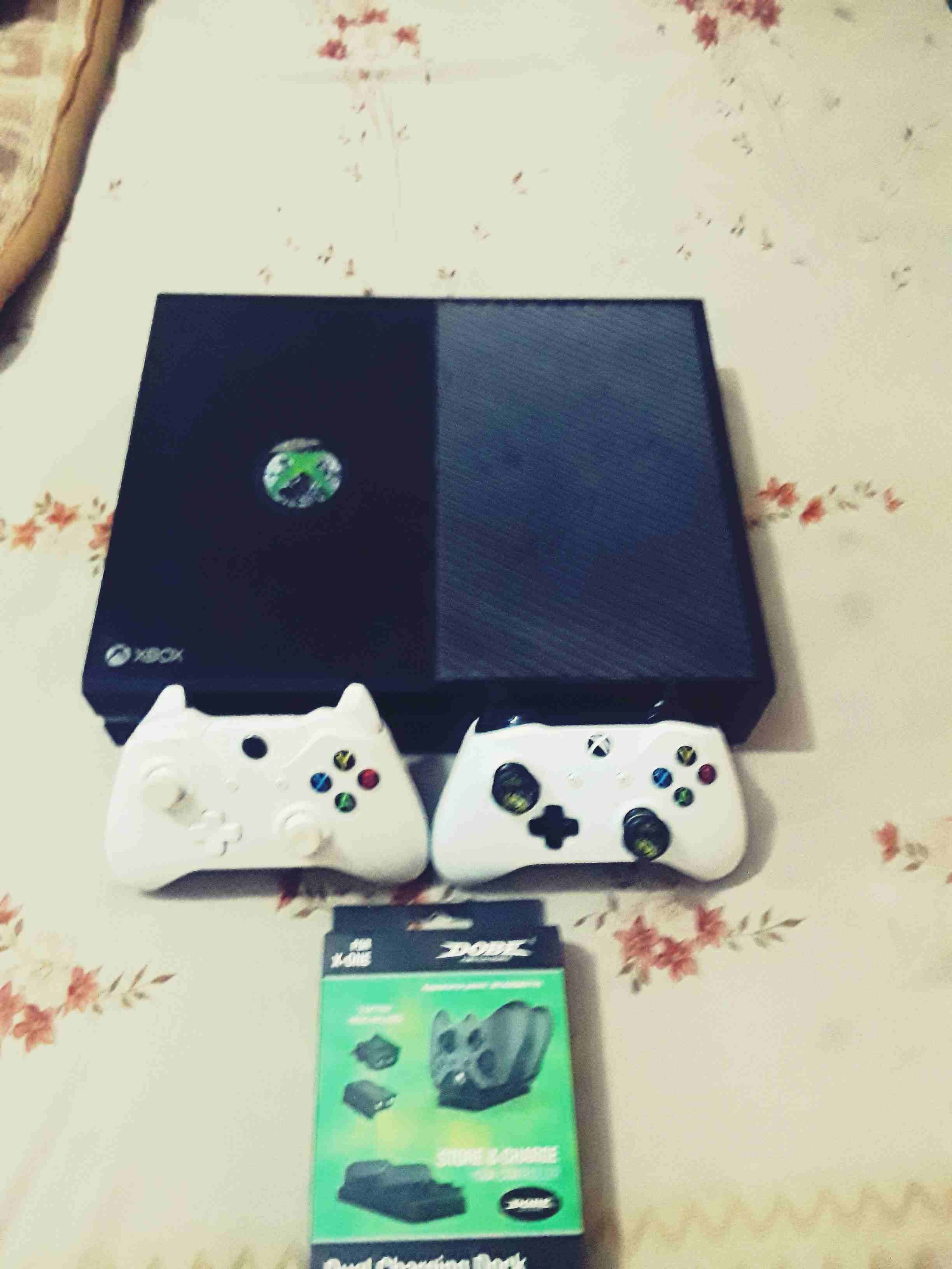 xbox one
لا تنسَ أنك شاهدت هذا الإعلان في عنكبوت
xbox one قابل للطفاوض او البدل ps4 عادي...
