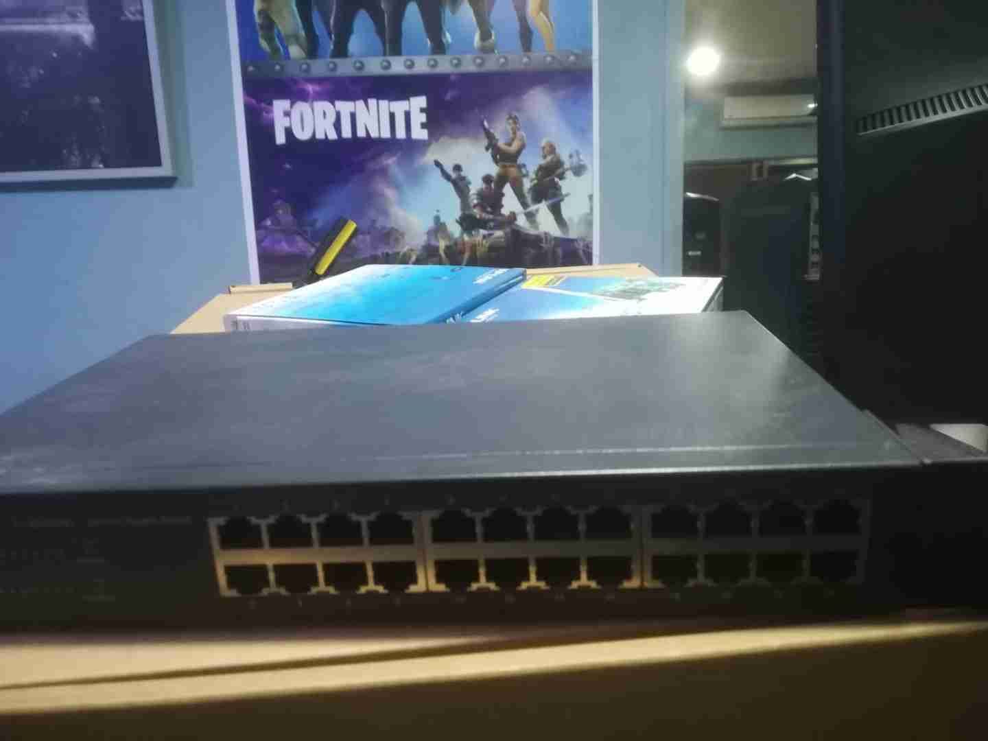 TL-SG1024D 24-Port Gigabit Desktop/Rackmount Switch TP-Link
لا تنسَ أنك شاهدت هذا الإعلان في عنكبوت...