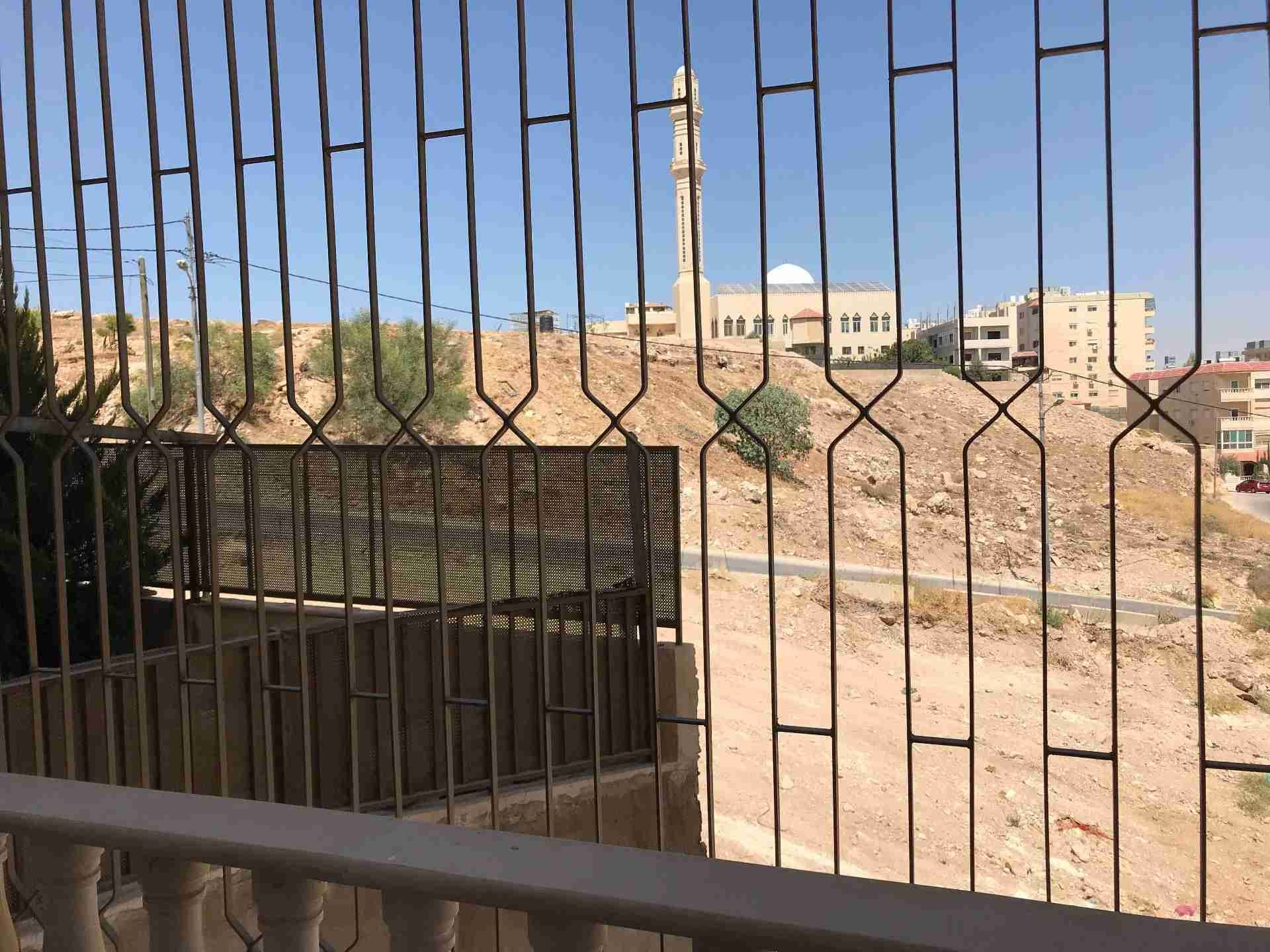 شقة أرضية ومعلقة 167 متر مع ساحة واسعة للبيع في عرجان
لا تنسَ أنك شاهدت هذا الإعلان في عنكبوت...