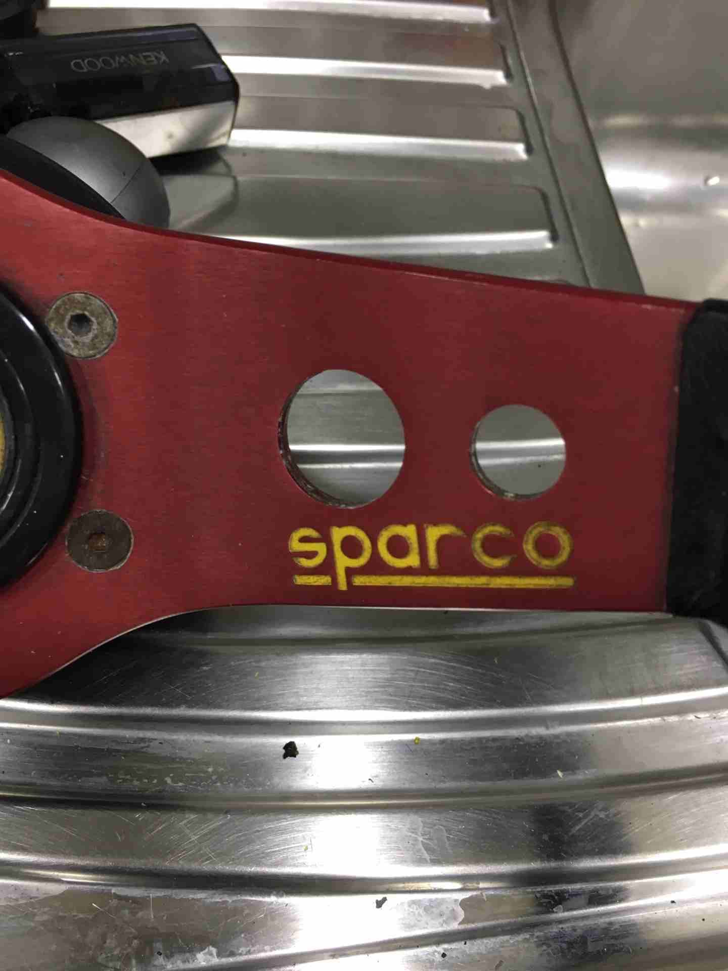 طارات ستيرنح رياضي مميز أصلي MOMO / Sparco / Nardi
لا تنسَ أنك شاهدت هذا الإعلان في عنكبوت
بحالة...