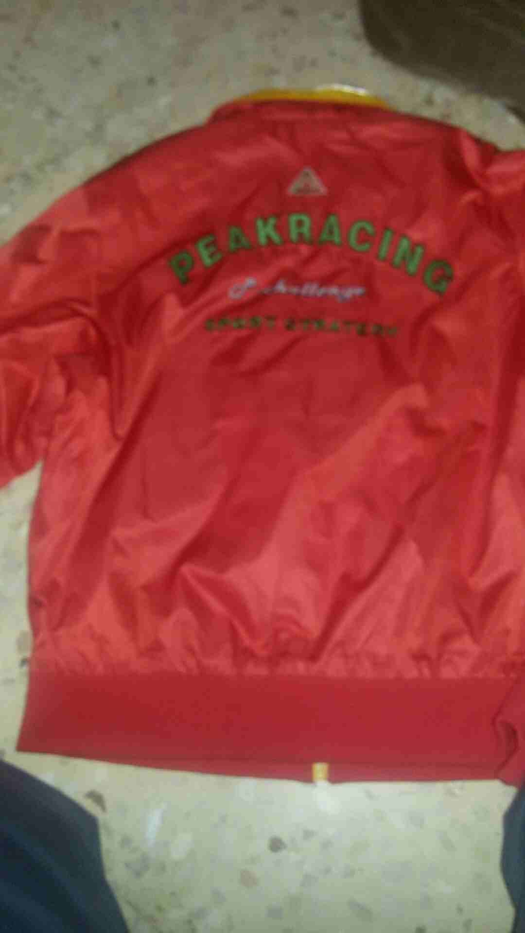 ملابس متفرقه
لا تنسَ أنك شاهدت هذا الإعلان في عنكبوت
جاكيت قياس لارج بفرو ممتاز وجكيت لون أحمر وب...