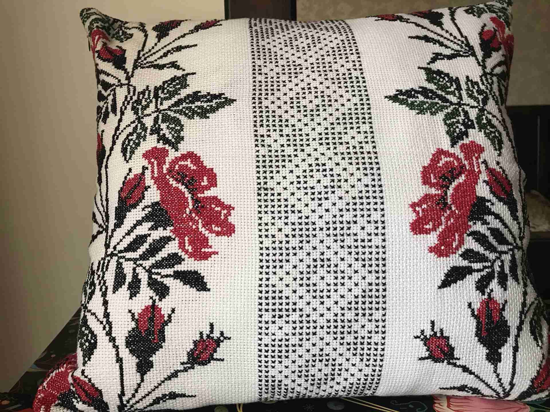 Embroidery cross stitch pillow cover ukranian ethnic pattern
لا تنسَ أنك شاهدت هذا الإعلان في عنكبوت...