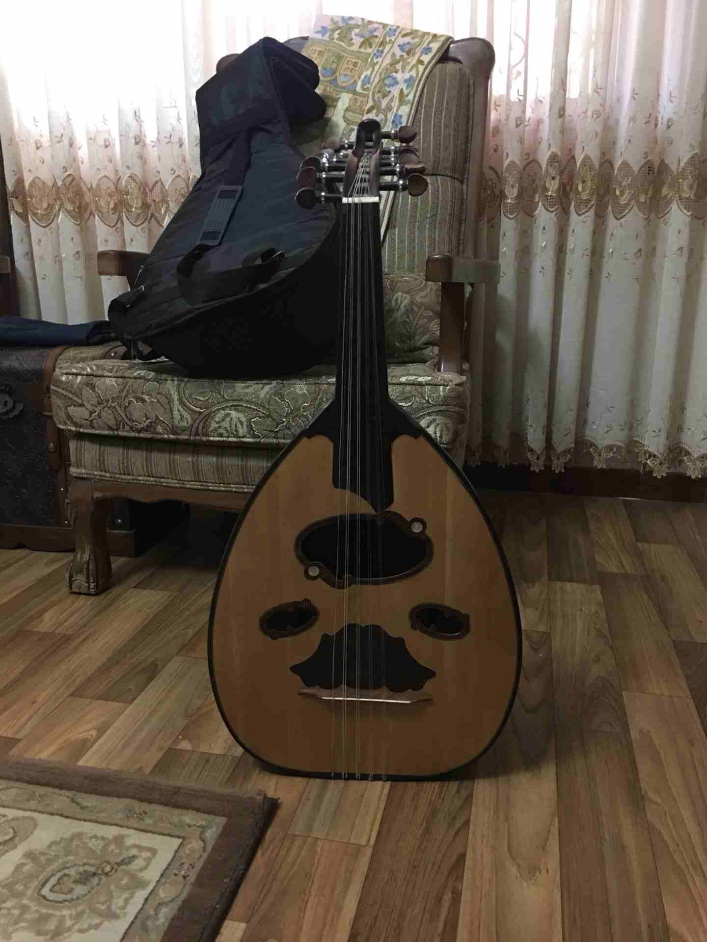 عود مصري من صناعة جوهرة الفن مستعمل بشكل بسيط
لا تنسَ أنك شاهدت هذا الإعلان في عنكبوت
مع شنته
عل...