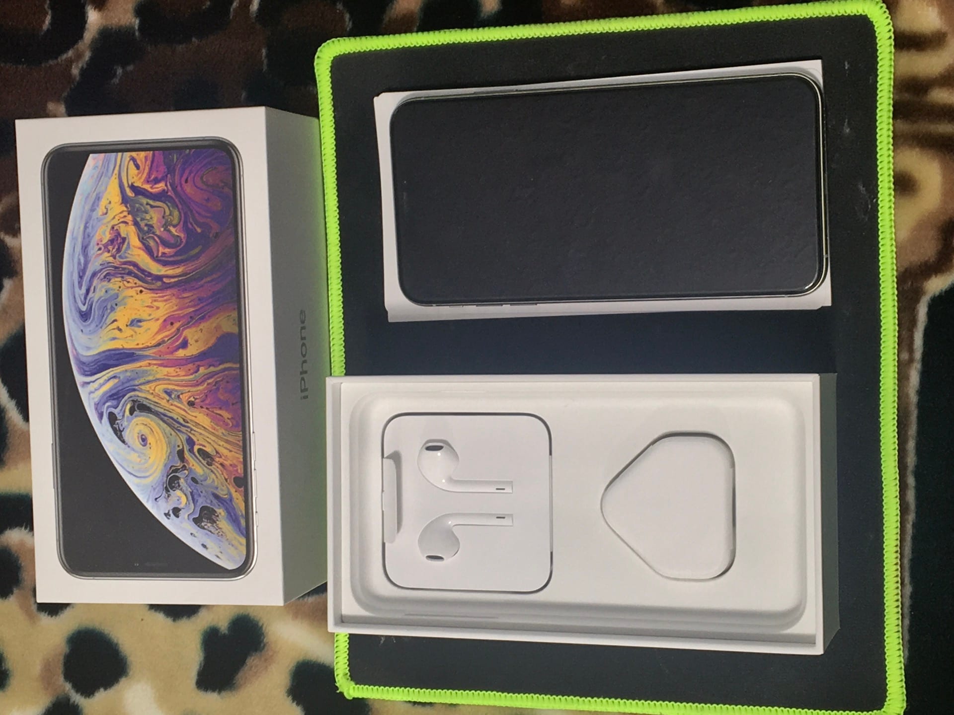 Apple iPhone XS Max • 64GB • Silver
لا تنسَ أنك شاهدت هذا الإعلان في عنكبوت
Apple i...