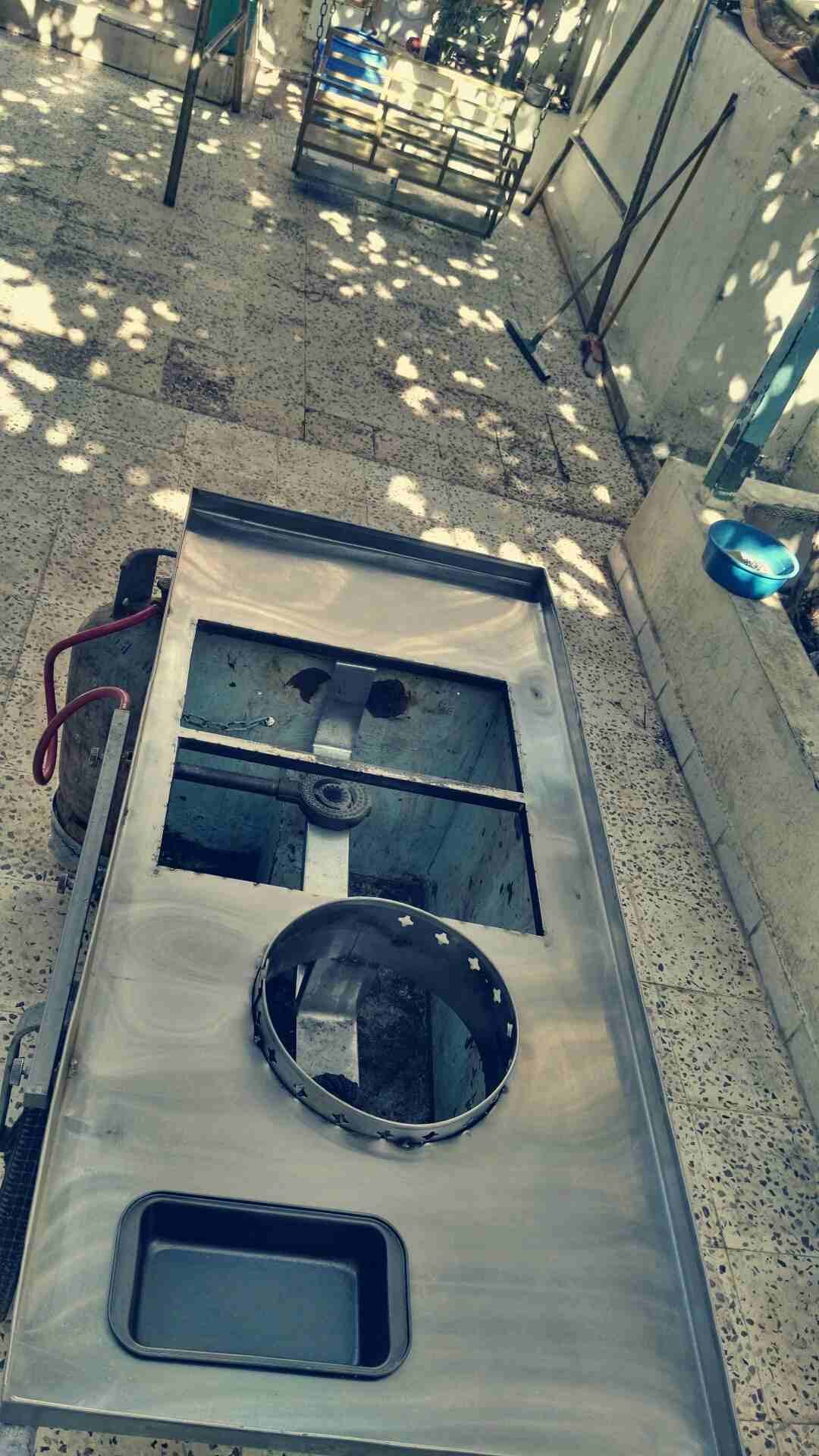 عرباية امفصلة على 2 مقلى و طنجرة ذرة
لا تنسَ أنك شاهدت هذا الإعلان في عنكبوت
العرباية بتتكون من ث...