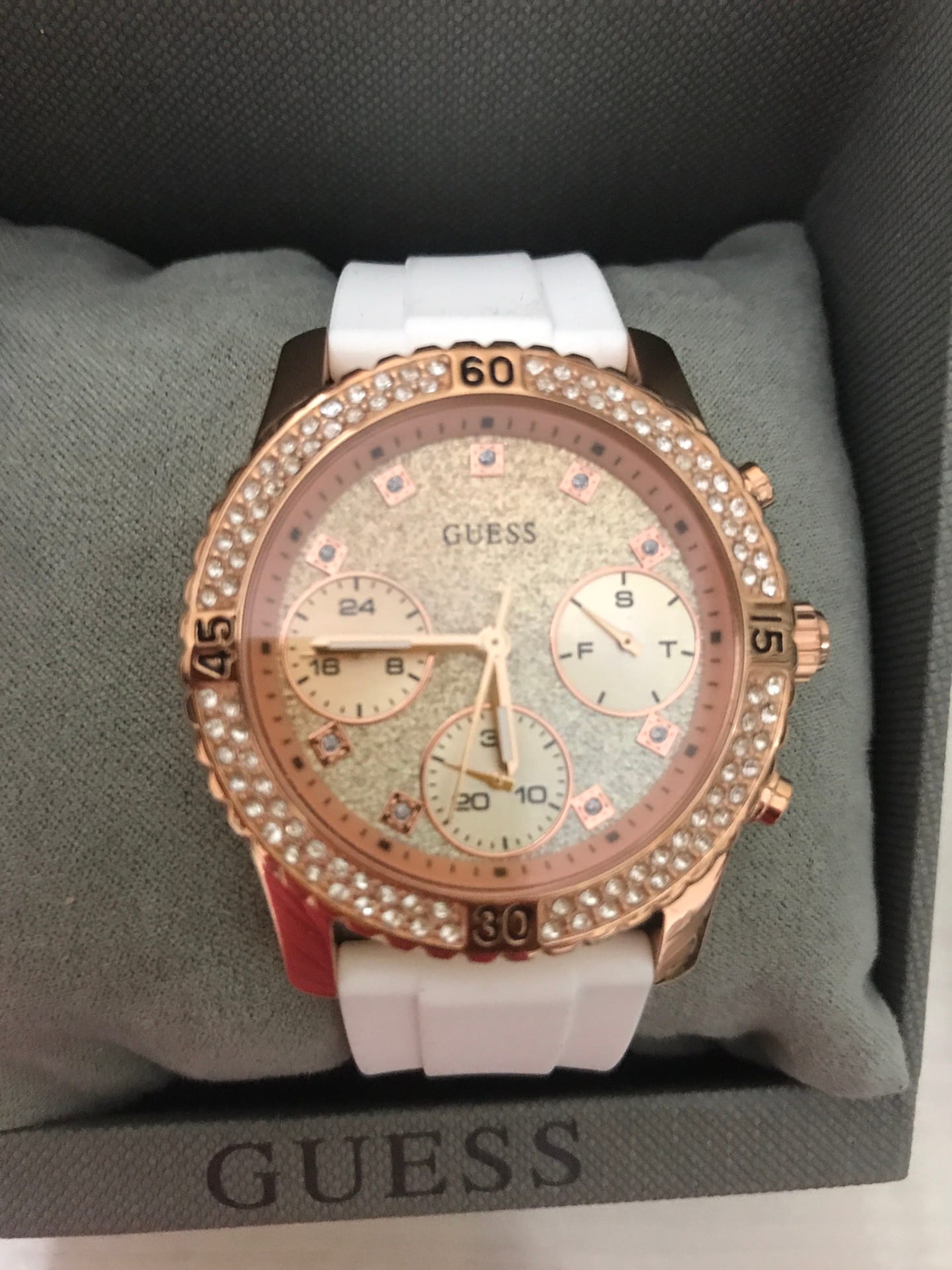 ساعة ستاتي أصلية Guess authentic watch
لا تنسَ أنك شاهدت هذا الإعلان في عنكبوت
ساعة Guess لو...