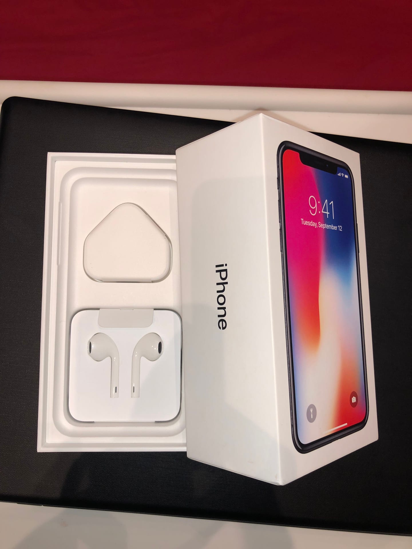 سماعات iPhone x مع عظمة شاحن اصلية من الكرتونة
لا تنسَ أنك شاهدت هذا الإعلان في عنكبوت
السماع...