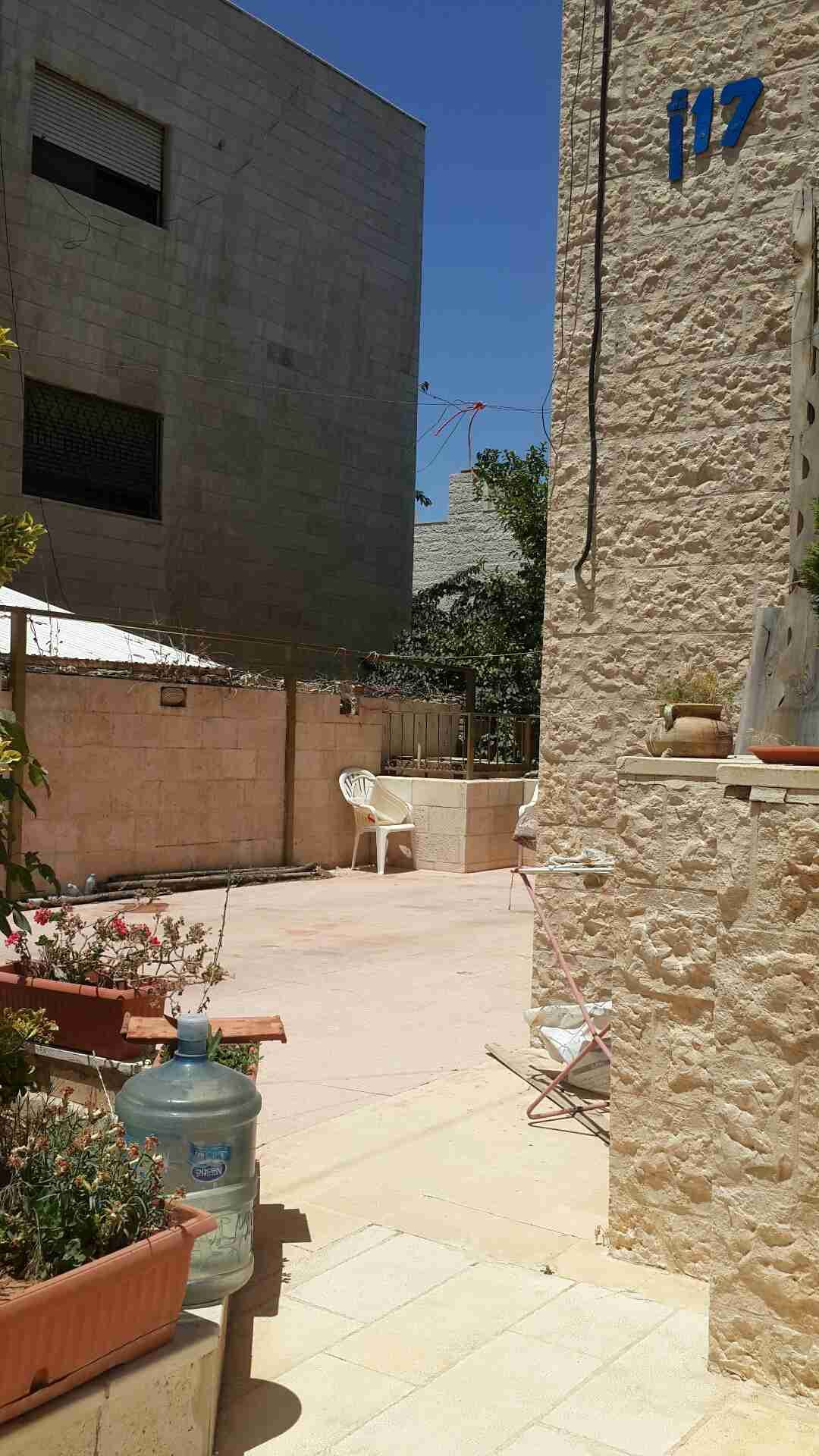 فيلا للبيع خلدا خلف المدارس الانجليزيه مساحه الأرض 400م البناء 350
لا تنسَ أنك شاهدت هذا الإعلان في عنكبوت...